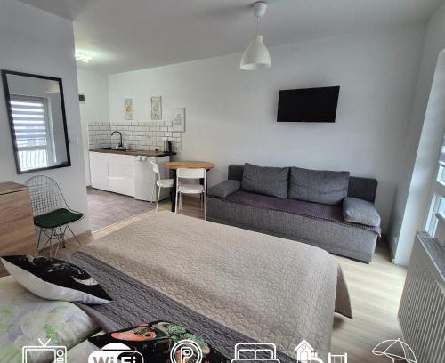 Pobierowo Apartment | Noclegi u Loni- pokoje studio w zacisznym centrum nad morzem z parkingiem