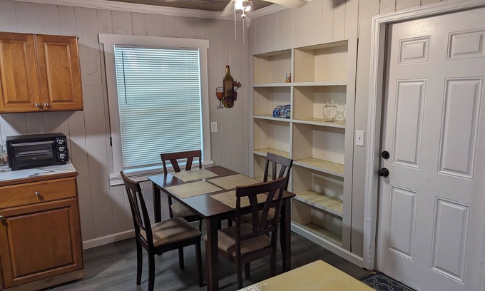 Nokomis Villa | Nokomis Fl. Walk to Tiki Bars &nVenice &Nokomis Beach &Legacy Trail.