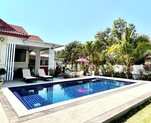Mae Jo House | Nongnuchs Homestay Interior Queen Room