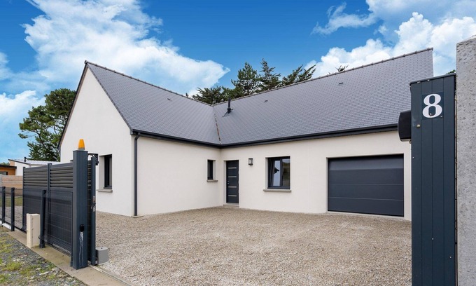 Saint-Germain-sur-Ay House | Normandy Beach Retreat