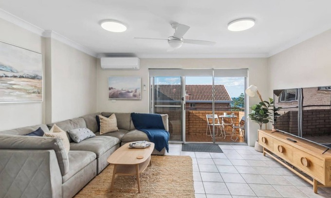 Wollongong CBD Apartment | North Beach Escape Balcony Sunrises and Ocean Walks