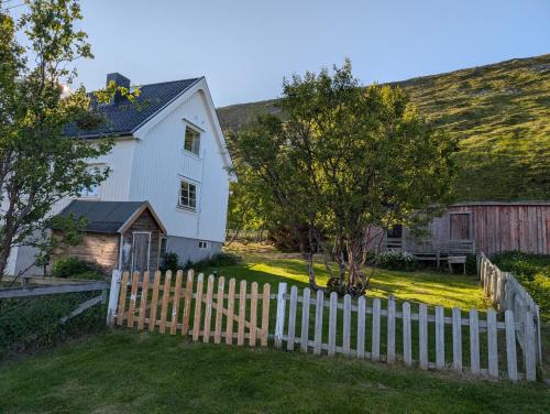 Skardsvag House | North Cape family lodge