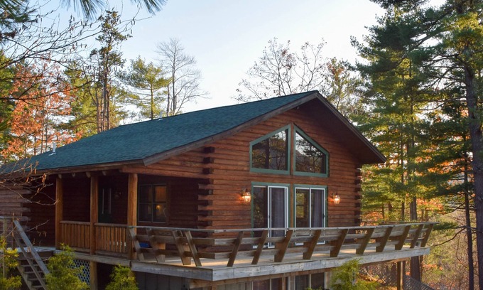 Intervale House | North Conway-Bartlett Log Cabin with Panoramic Mt. Views! Pet friendly.
