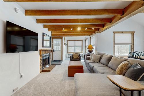 Proctorsville Apartment | North Country 6
