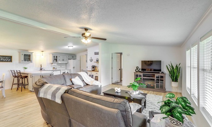 New Haven  Huron County House | North Fairfield Family Home w/Hot Tub & Porch!