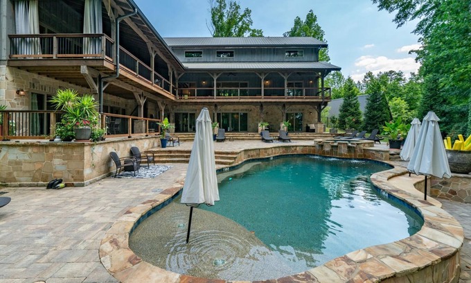 Cumming House | North Georgia Boat Club "Timber Estate" Executive Retreat & Family Vacation Spot