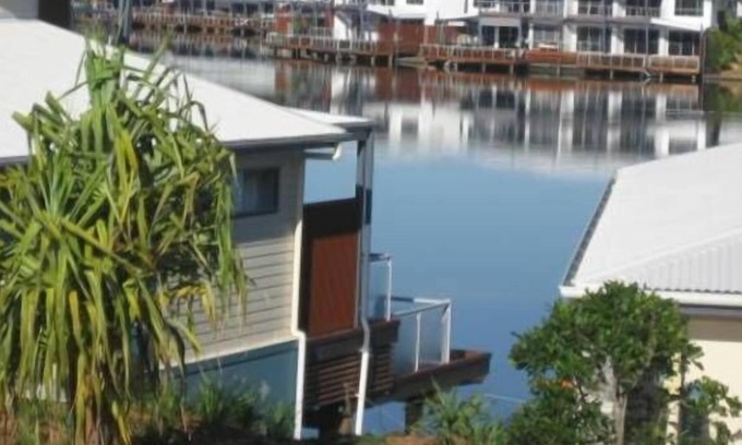 Coombabah Apartment | North Gold Coast-Quality Quiet Comfort: Affordable