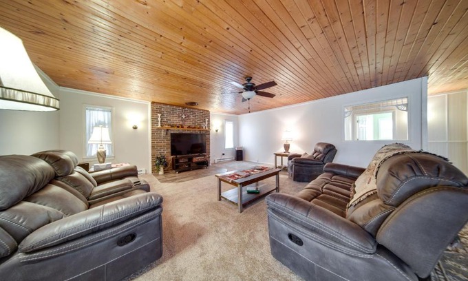 North Jackson House | North Jackson Vacation Rental with Wraparound Deck!
