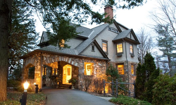 Asheville Bed & Breakfast | North Lodge on Oakland Bed and Breakfast