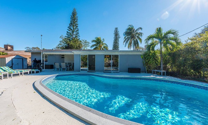 North Miami Beach House | North Miami Beach family villa with HEATED pool & grill. Minutes to beach!