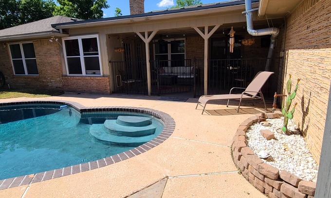 Midland House | North Midland: 3/2/2 w office, kitchen, 2 dining, POOL, patio, RO system