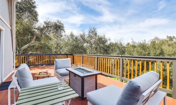 North Ridge House | North San Diego Retreat w/Deck, Fire Pit Table!