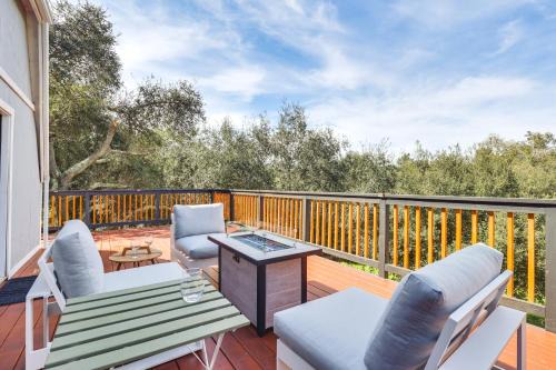 North Ridge House | North San Diego Retreat with Deck, Fire Pit Table!