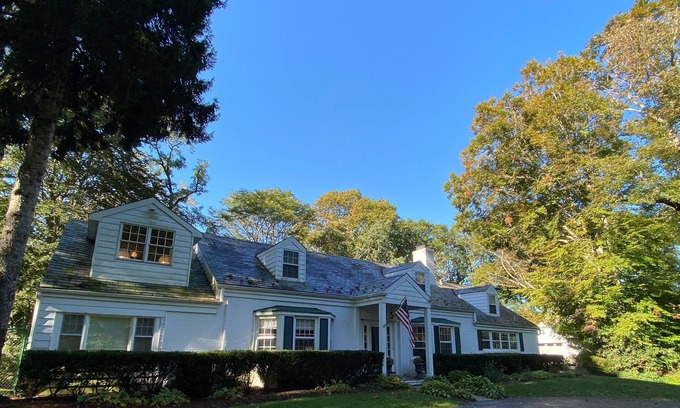 Locust Valley House | North Shore Escape, minutes to NYC train and beaches