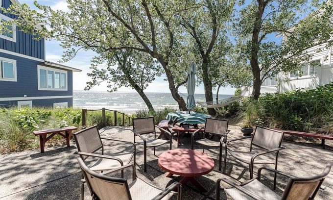 Ferrysburg House | North Shore Private Beach Frontage