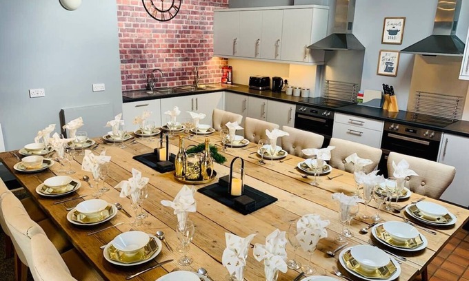 Flint Apartment | North Wales Gathering-9 Bedroom-10 bathroom-EV Charger