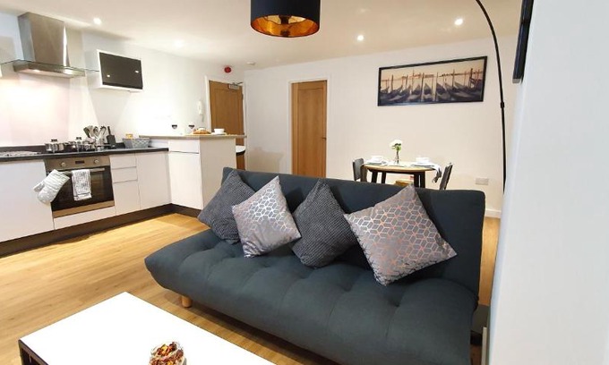 Northampton Apartment | Northampton 2 Bedroom Town Centre Apartment close to University, Hospitals, Brackmills