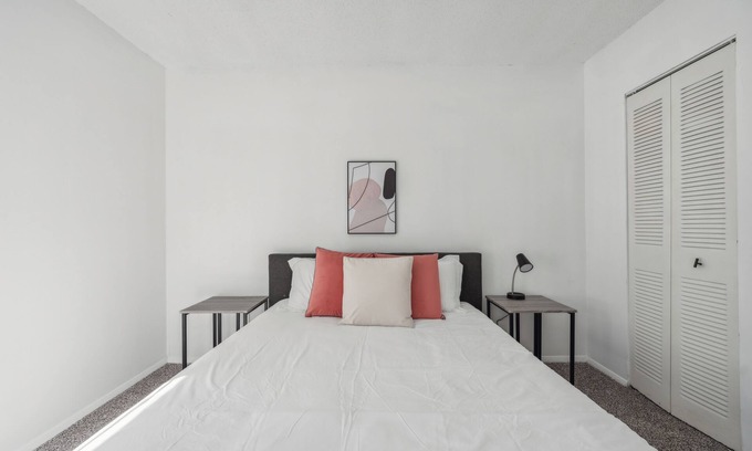 Winston - Salem Apartment | Northcliffe 104 I Fully Furnished 1 Bedroom 1 Ba