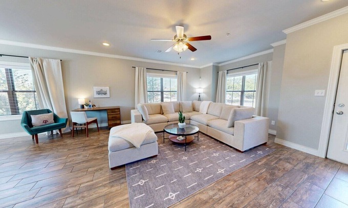 College Station House | Northgate Landing ~ Aggieland Vacation Rentals