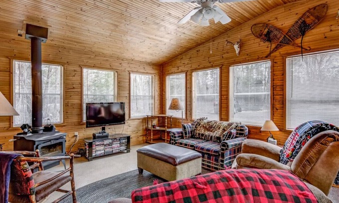 Ojibwa Cabin | Northwoods Escape in Winter