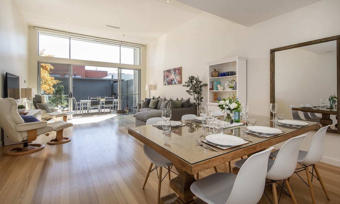 Norwood House | NORWOOD RETREAT - Stunning Townhouse