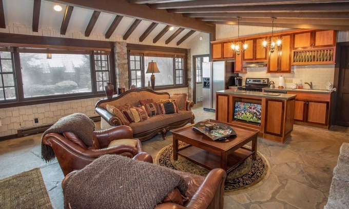 Tynecastle Cottage | Nostalgic Cottage in Banner Elk