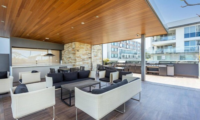 South Perth Apartment | Not a fault to find in this spacious 2 bedroom, 2 bathroom luxury fifth floor apartment with brand n