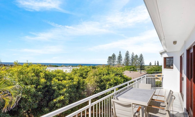 Peregian Beach Apartment | Notre Reve - 2/4 Brolga Place