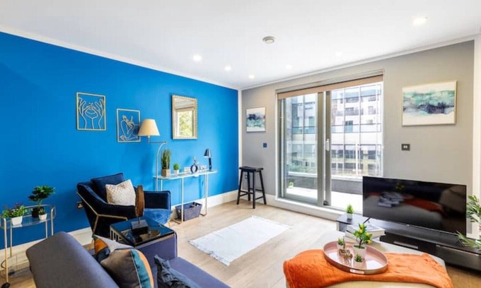 Kensal Green Apartment | Notting Hill Canal view balcony