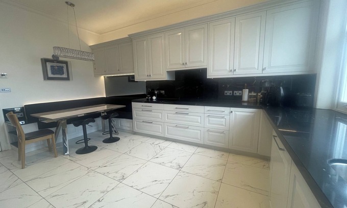 Holland Park Apartment | Notting Hill Luxurious Family Apartment, 4 bed+couch and 3 bathrooms