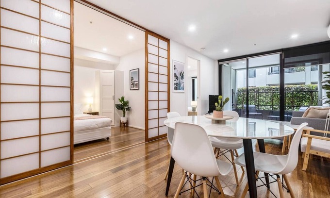 Port Melbourne Apartment | Nottville Poolside Coastal Cosmopolitan off Bay St