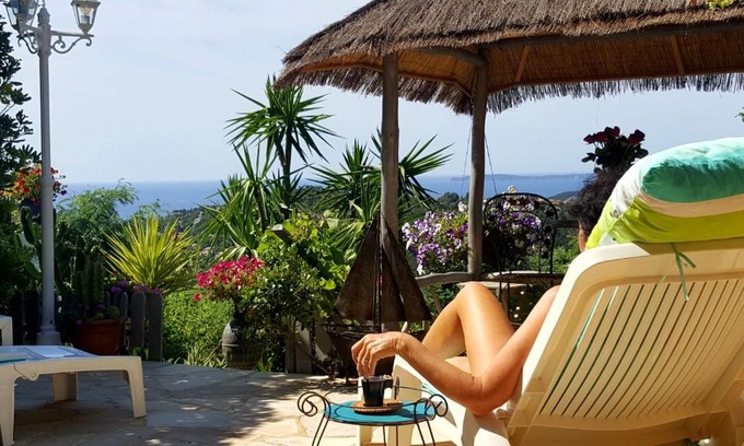 Cavalaire-sur-Mer Bed & Breakfast | NOUVEAU ! Chambre d'Hôte Insolite PRIVEE " CŒURS DE PIRATES à BALI EN PROVENCE" SPA SAUNA MASSAGES dans cadre EXOTIQUE d'Aménagements EXTÉRIEURS D'EXCEPTION ÉTÉ comme HIVER BIENVENUE !