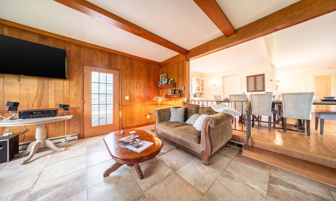 Novelty House | Novelty Retreat: 3 BR 2 Bath Home: woods, King bed