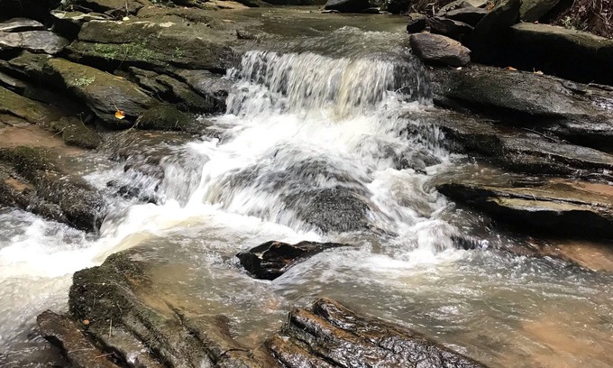 Demorest House | November Discount! River & creek, waterfall, hot tub, fire pit, dogs OK