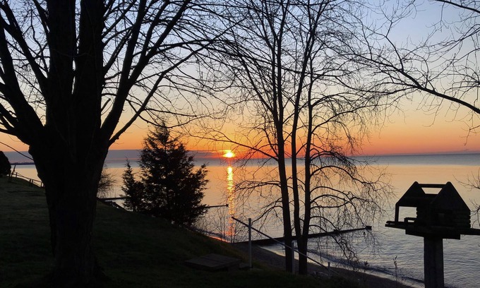 Romney House | NOW THAT'S COZY - Elegant 3 BR on private sandy beach waterfront on Lake Erie