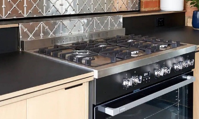 Lancefield House | NudgeNudgeWinkWink (Suits Up To Three Couples)