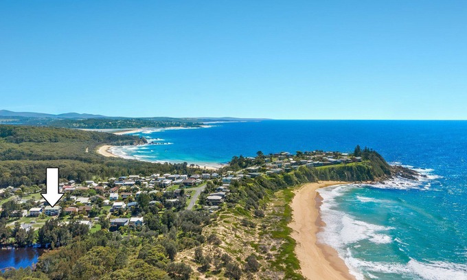 Potato Point House | Number 8 @ The Point - 200 metres to the beach
