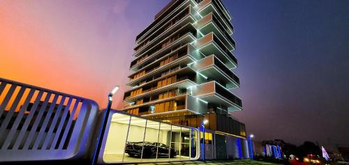 North Ridge Hotel | Number One Oxford Street Hotel & Suites