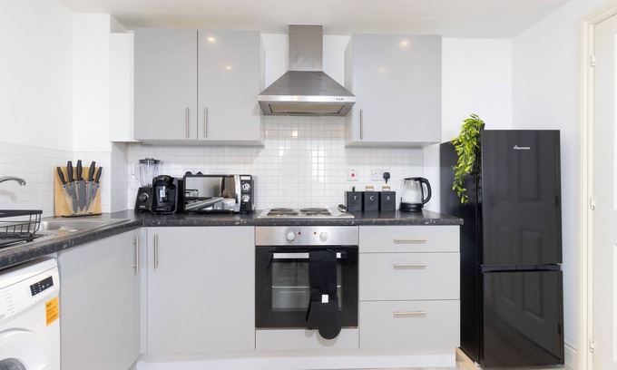 Nuneaton House | Nuneaton Retreat - City Centre - Parking - Nuneaton Station