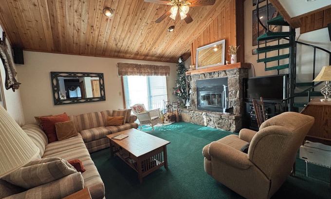 Northface Condo | NWB3-Timberline Condo! Sleeps 6