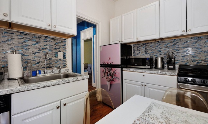 Sutton Place Apartment | NY-Cozy 2BR Sutton Place Apt: Classic Charm &Prime