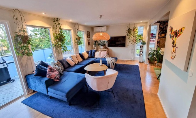 Vastra Frolunda Villa | Nyrenoverad stor villa 15 mintuer från Göteborg centrum