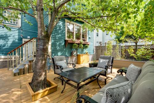 Downtown Vancouver Bed & Breakfast | O Canada House Bed & Breakfast