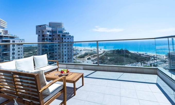 Rishon LeTsiyon Apartment | O&O Group - SeaFront Luxurious 3 BR Apartment