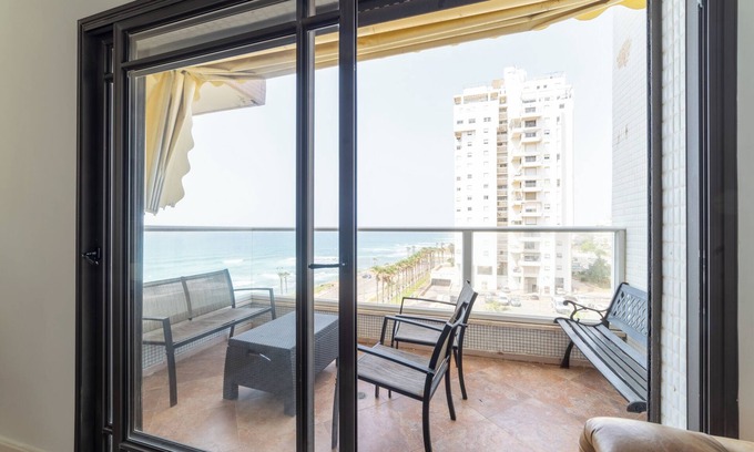 Bat Yam Apartment | O&OGroup- Classy 3-bedroom Apt with Stunning View