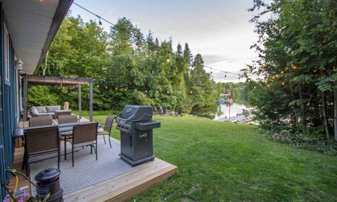 Havelock-Belmont-Methuen Cottage | Oak Lake Retreat-3 bedrooms, 1 bathroom