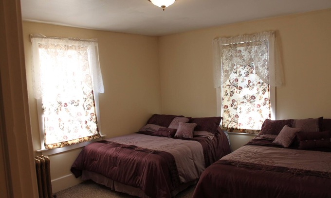 Laurium Apartment | OAK STREET INN - COPPER SUITE