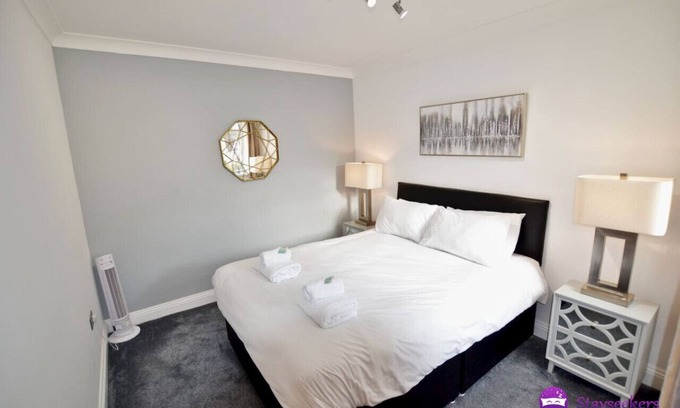 Salisbury Apartment | Oak Tree Boutique 2 bed Apartment - Stayseekers