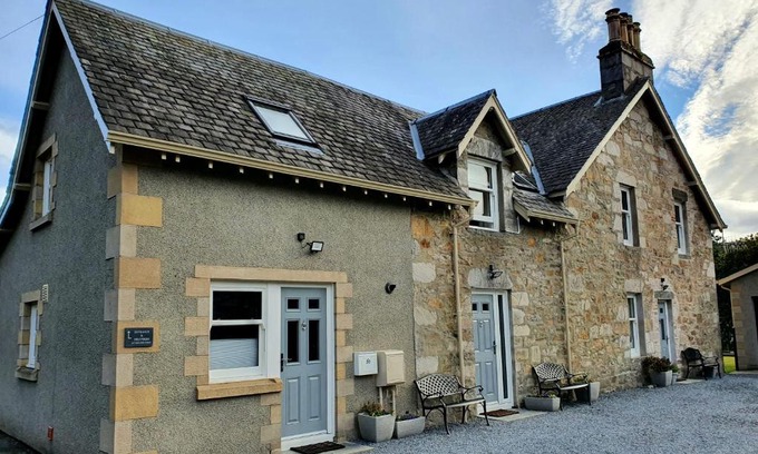 Pitlochry Apartment | Oakbank Cottage