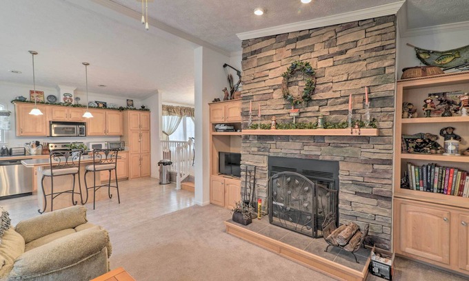 Oakland House | Oakland Retreat ~ 13 Mi to Deep Creek Lake!